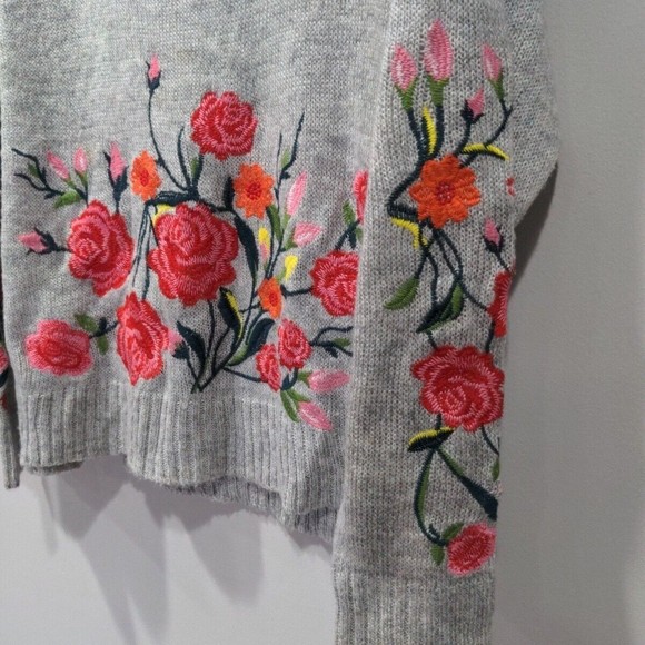 Umgee Womens Floral Embroidered Sweater Size Small Oversized Gray Slouchy Loose - Picture 7 of 16
